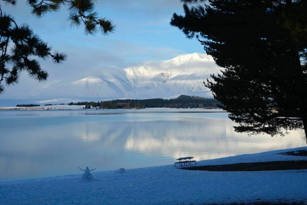 tekapo lake snow